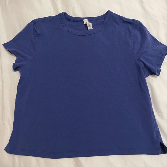 Lululemon cropped Tshirt size 6 worn twice- blue - Picture 1 of 2